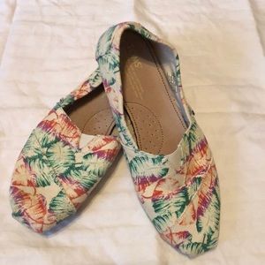 Toms Canvas Shoes